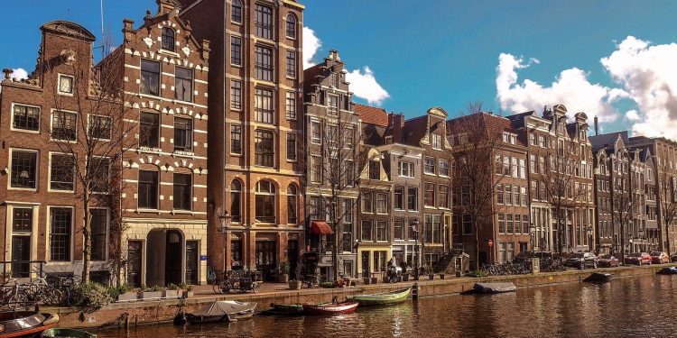 Amsterdam – City on Water and Diamonds